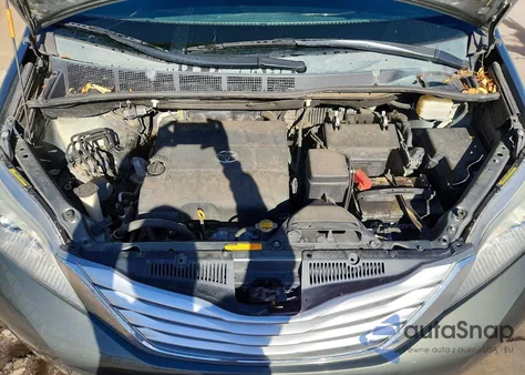 2014 Toyota Sienna Xle z USA, uszkodzony, nr VIN 5TDDK3DC6ES077705